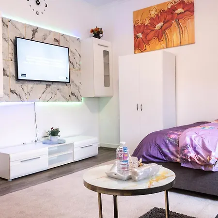 Superior 3 Rooms, 4-8 Guests, Modern, Full Equipped Apartment *